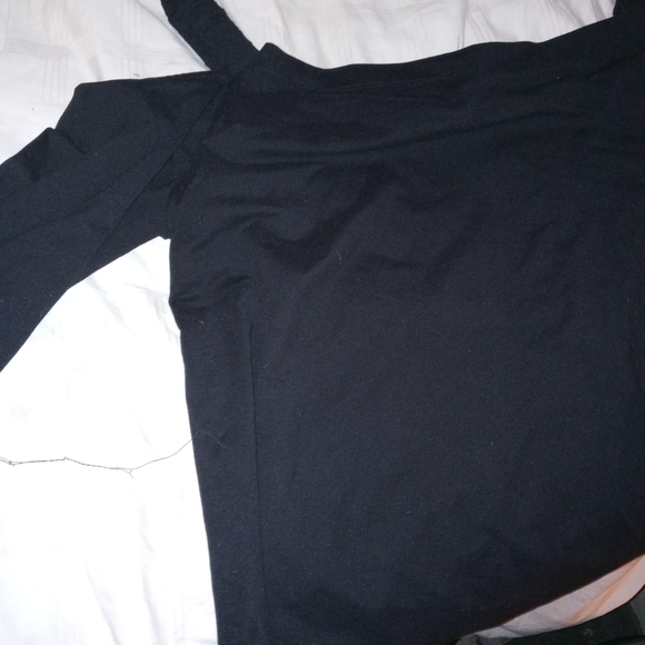 PLUS COLD SHOULDER TOP - Picture 3 of 3